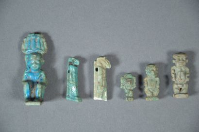 Egypte antique Ensemble d'amulettes en faience à diverses glaçures (x 6 pièces)