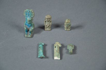Egypte antique Ensemble d'amulettes en faience à diverses glaçures (x 6 pièces)