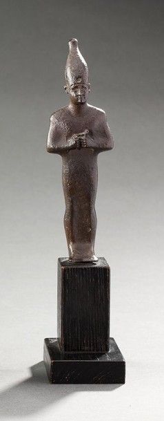 null Statuette d'Osiris momiforme debout portant une coiffure hatef dont les plumes...