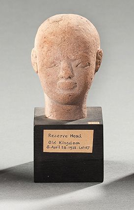 Egypte, Ancien Empire Sujet en pierre sculptée représentant probablement la tête...