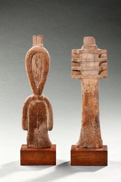 EGYPTE Période ptolémaique Deux éléments en bois sculpté dont un représentant un...