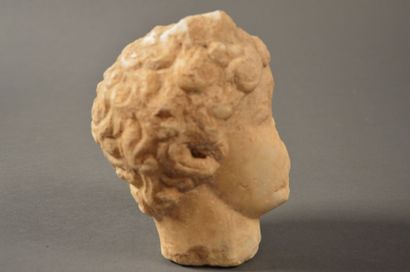 ÉPOQUE ROMAINE Tête Antique en marbre H: 16 cm (usures) Expert: Stéphane Molinie...