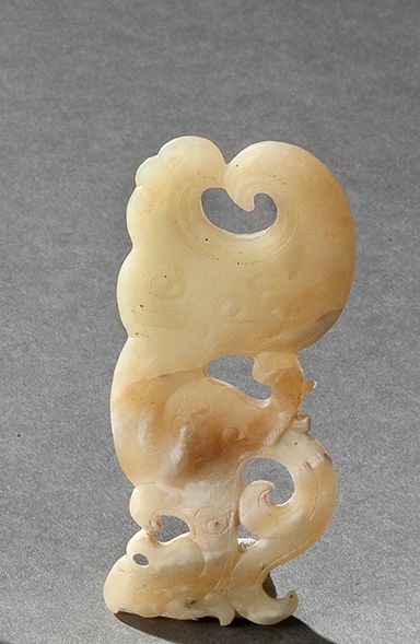 CHINE Plaquette en jade vert figurant un lion stylisé L: 7 cm