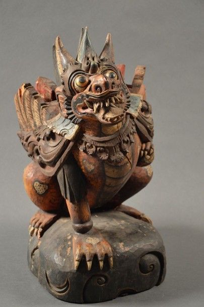 ASIE Statue en bois sculpté polychrome représentant Garouda l'oiseau mythique de...