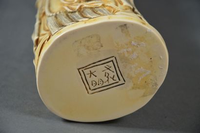 CHINE Couple en ivoire sculpté Fin XIXème - début XXème H: 32 cm