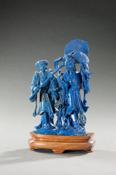 CHINE Groupe féminin sculptée en lapis lazuli (avec son socle) H totale: 21 cm (fente...