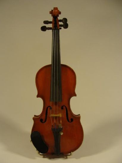 null Violon 1/4, Mirecourt 1920-1930, étiquette «copie de Stradivarius». étui et...