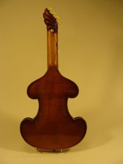 null Violon guitare portant étiquette de Vuillaume à restaurer