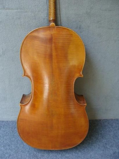 null Intéressant violoncelle 7/8 portant étiquette "Ambroise de Comble fait à Tournay...