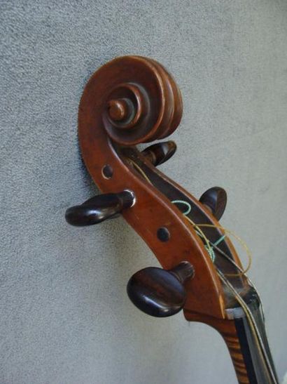 null Intéressant violoncelle 7/8 portant étiquette "Ambroise de Comble fait à Tournay...