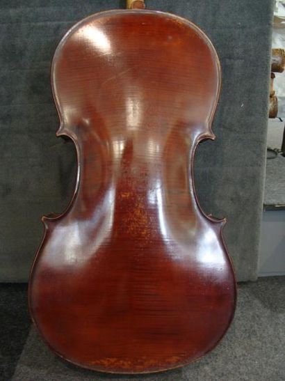 null Violoncelle 4/4, Mirecourt 1920-1930, étiquette apocryphe Guastalla 757 mm à...