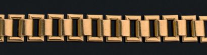 null Bracelet articulé de motifs rectangulaires en or jaune 18k. Vers 1940. Long.:...