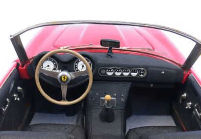 FERRARI 250 GT 
California par BRIANZA rouge en vitrine plexi sur support bois n...