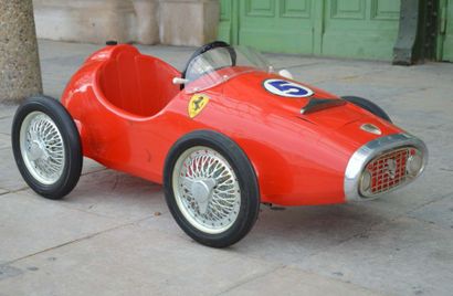 null Voiture à pédales 
représentant une Ferrari de type Formule 1 des années 50...