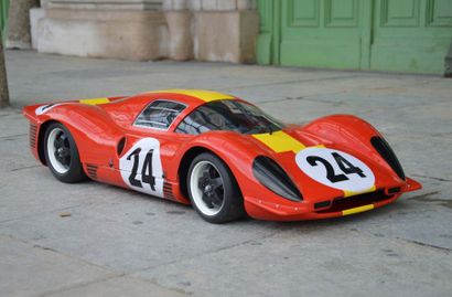 null Jouet de marque Yankee Concept 
réprésentant une Ferrari de type 330 P4, 
rouge...