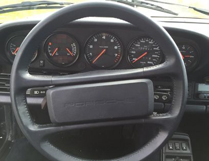1989 - PORSCHE 964 C2
Le succès de la 911 s'est fait grâce à de subtiles évolutions....