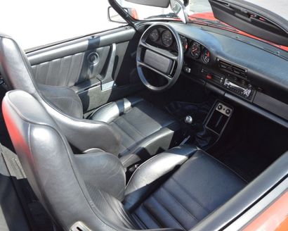 1989 - PORSCHE 911 3,2L SPEEDSTER
Présenté au salon de Francfort 1987, le Speedster...