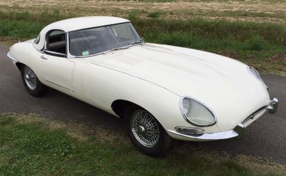 1962 - Jaguar TYPE E 3.8L CABRIOLET La Jaguar Type E comme la XK qu'elle remplace...