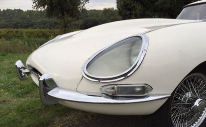 1962 - Jaguar TYPE E 3.8L CABRIOLET
La Jaguar Type E comme la XK qu'elle remplace...