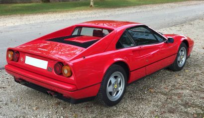 1988 - FERRARI 328 GTB
Dans la série des berlinettes à moteur central arrière, la...