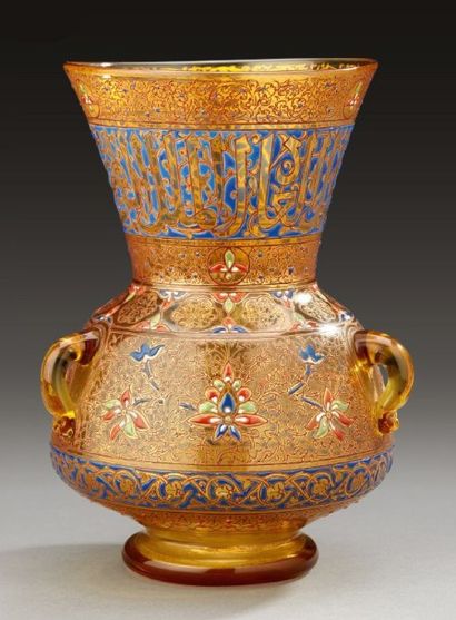 Philippe-Joseph BROCARD (1831-1896) Vase en forme de lampe de mosquée présentant...