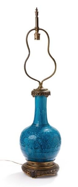 Théodore DECK (1823-1891) Lampe de table de forme balustre à panse bombée et col...