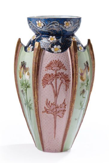 Jérôme MASSIER (1850-1926) Important vase de forme balustre à col évasé et à ailettes...