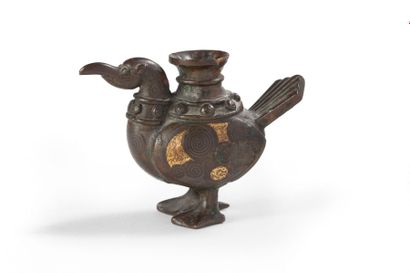 CHINE Figurine en bronze dans le style archaïque, représentant un oiseau faisant...