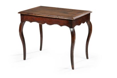 null Table en bois naturel à pieds cambrés
Louis XV H: 66 - L: 79.5 - P: 55 cm
(restauration...