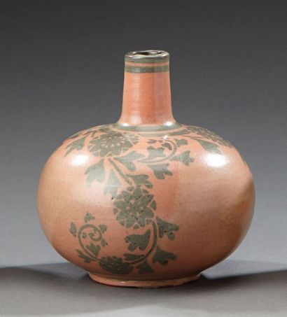Émile LENOBLE (1876-1939) Vase boule en grès émaillé gris, vert et rosé à décor de...