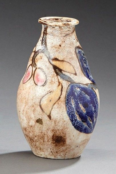 Fernand RUMEBE (1875-1952) Petit vase ovoïde en grès émaillé à décor de motifs végétaux...