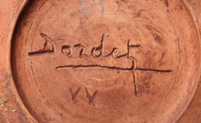 PAUL DORDET (1895-1996) Pot couvert en faïence émaillée verte, brune, blanche et...