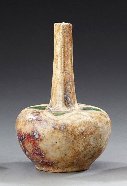 -EDMOND LACHENAL (1855-1930) Vase soliflore en grès émaillé beige à décor de motifs...
