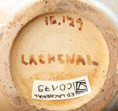 Edmond Lachenal (1855-1930) Vase à deux anses et col corole en grès émaillé blanc...