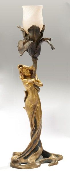 HELENE SIBEUD (XXème) 
Lampe de table en bronze doré et patine brune figurant une...