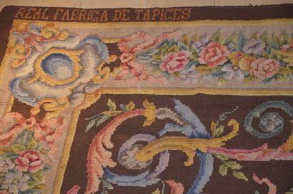 null ESPAGNE, 1926 Tapis à motifs floraux 400 x 258 cm