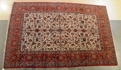 null ISPAHAN (Iran)
Tapis en belle laine Kork à  beau graphisme floral, six bordure...