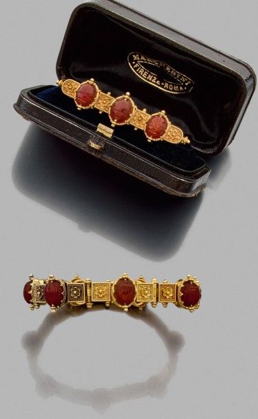 MARCHESINI Parure en or jaune 18k comprenant un bracelet articulé et une broche ornés...