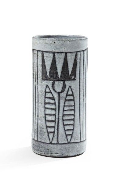 Jacques POUCHAIN (XX) Vase rouleau à décor en creux abstrait, émail blanc laiteux...