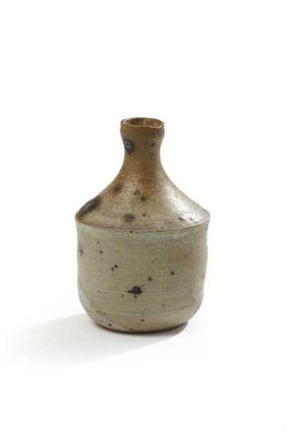 Robert DEBLANDER (1924-2010) Vase pansu en grès à long col H: 27 cm