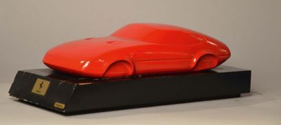 null Reggiani
Sculpture figurant la Ferrari Daytona
En résine rouge sur socle en...