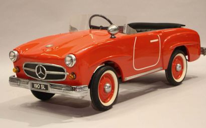 null Mercedes 190 SL
Rouge
Siglée Mercedes, capote en toile et assise en cuir
Etat...