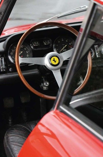 null 1964 - Ferrari 330 GT 2+2
«Quatre fauteuils d'orchestre devant un V12»
En 1960,...