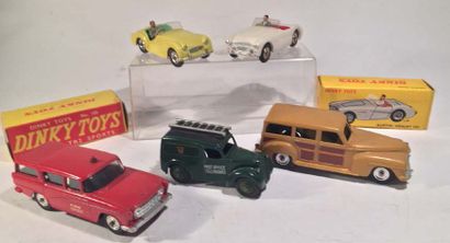 null Lot de 5 DINKY TOYS comprenant une AUSTIN HEALEY 100 ref 546, une TRIUMPH TR2...