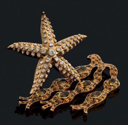 RENE BOIVIN 
Broche "étoile de mer" en or jaune facetté entièrement sertie de diamants...