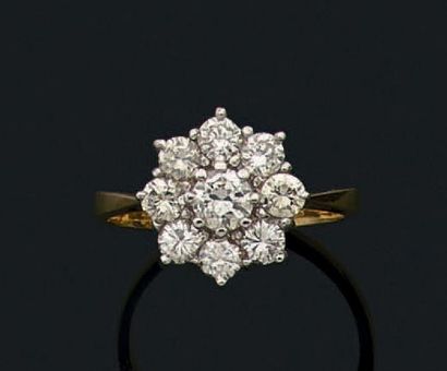 null Bague en or jaune et gris 18k sertie d'un diamant de taille moderne dans un...