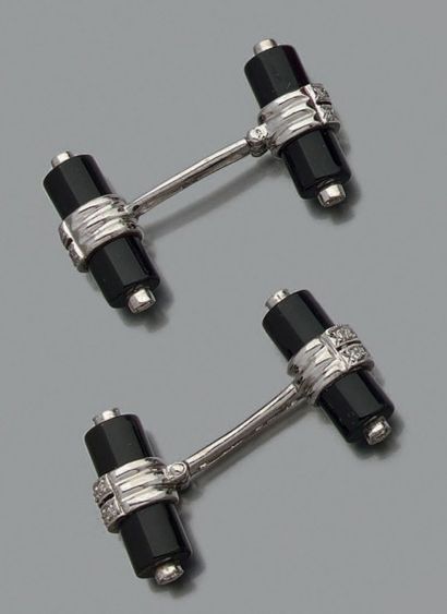 null Paire de boutons de manchette en or gris 18k et bâtonnets d'onyx réhaussés de...