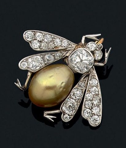 null Pendentif "insecte" en or 18k et platine serti de diamants de taille ancienne...