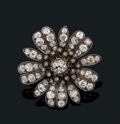 null Broche - pendentif "fleur" en or 18k et argent sertie de diamants de taille...