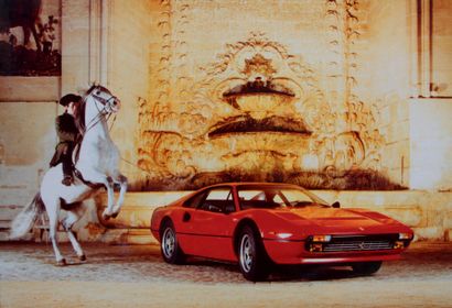 Ferrari 308 
Lot comprenant 5 panneaux de décoration de concession Ferrari sur le...
